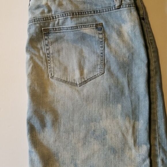 Light colored denim skirt, size 20. - Picture 3 of 3